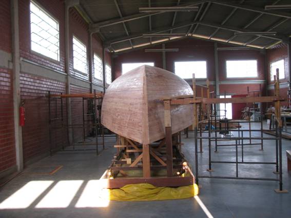 How do you make a homemade boat?