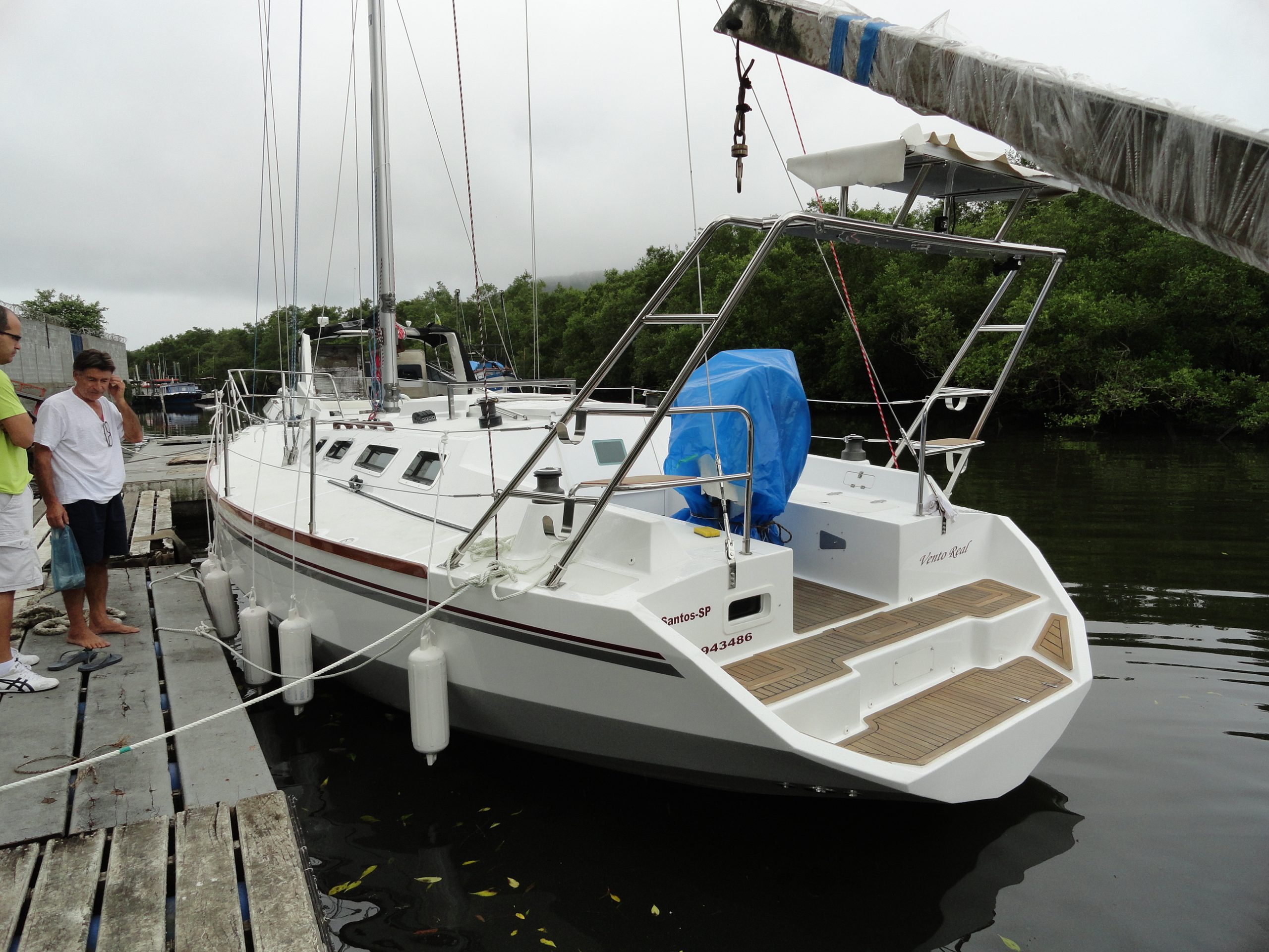 build a comfortable and stable sailboat