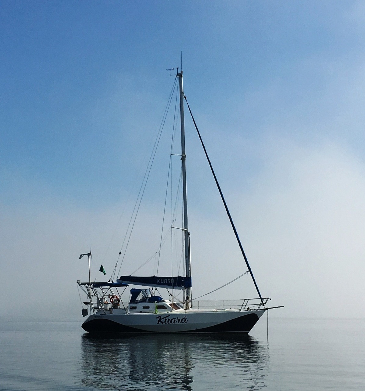 build a comfortable and stable sailboat