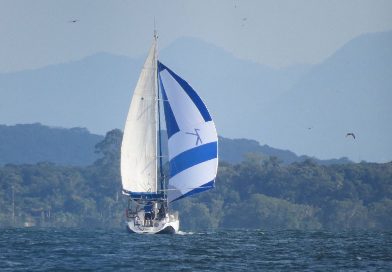 build a comfortable and stable sailboat