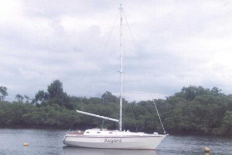 build a comfortable and stable sailboat