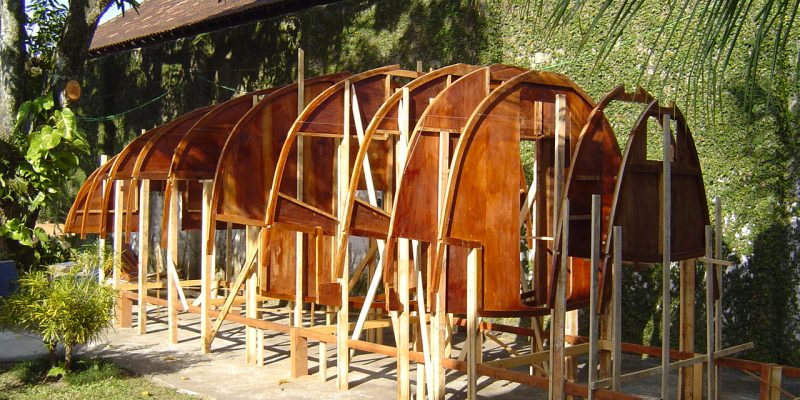 How do you make a homemade boat?